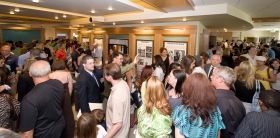 Scientologist e gli ospiti hanno visitato il Centro di Informazioni al Pubblico della nuova Chiesa, inclusi i display multimediali che presentano e illustrano le credenze di Scientology, la vita del suo fondatore L. Ron Hubbard, e i numerosi programmi di miglioramento sociale della Chiesa che agiscono nella comunità.