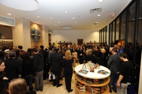 Dopo il taglio del nastro dell’edificio completamente rinnovato a 2761 Emerson Avenue, Scientologist e gli ospiti hanno visitato la nuova Chiesa di Scientology Celebrity Centre & Las Vegas.