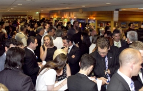 Migliaia di Scientologist hanno visitato la nuova Chiesa di Scientology di Melbourne. L’edificio completamente restaurato, include Pannelli multimediali informativi per il pubblico che offrono più di 450 film informativi e forniscono un’introduzione ad ogni aspetto di Dianetics e Scientology e alla vita e retaggio spirituale del Fondatore, L. Ron Hubbard.