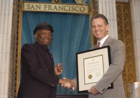 Per l’occasione il sindaco di San Francisco Willie Brown, ha presentato un proclama alla Chiesa, encomiando la Chiesa “per i suoi sforzi nel rendere la Bay Area un luogo migliore per le persone di tutte le razze, colori, religioni e stili di vita”.