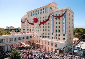 La giornata è stata più storica dovuto al Presidente del Consiglio di Amministrazione del Religious Technology Center, il Sig. David Miscavige, che ha pronunciato il discorso e ha tagliato il nastro, che segna una nuova era per il "gioiello di Clearwater."
